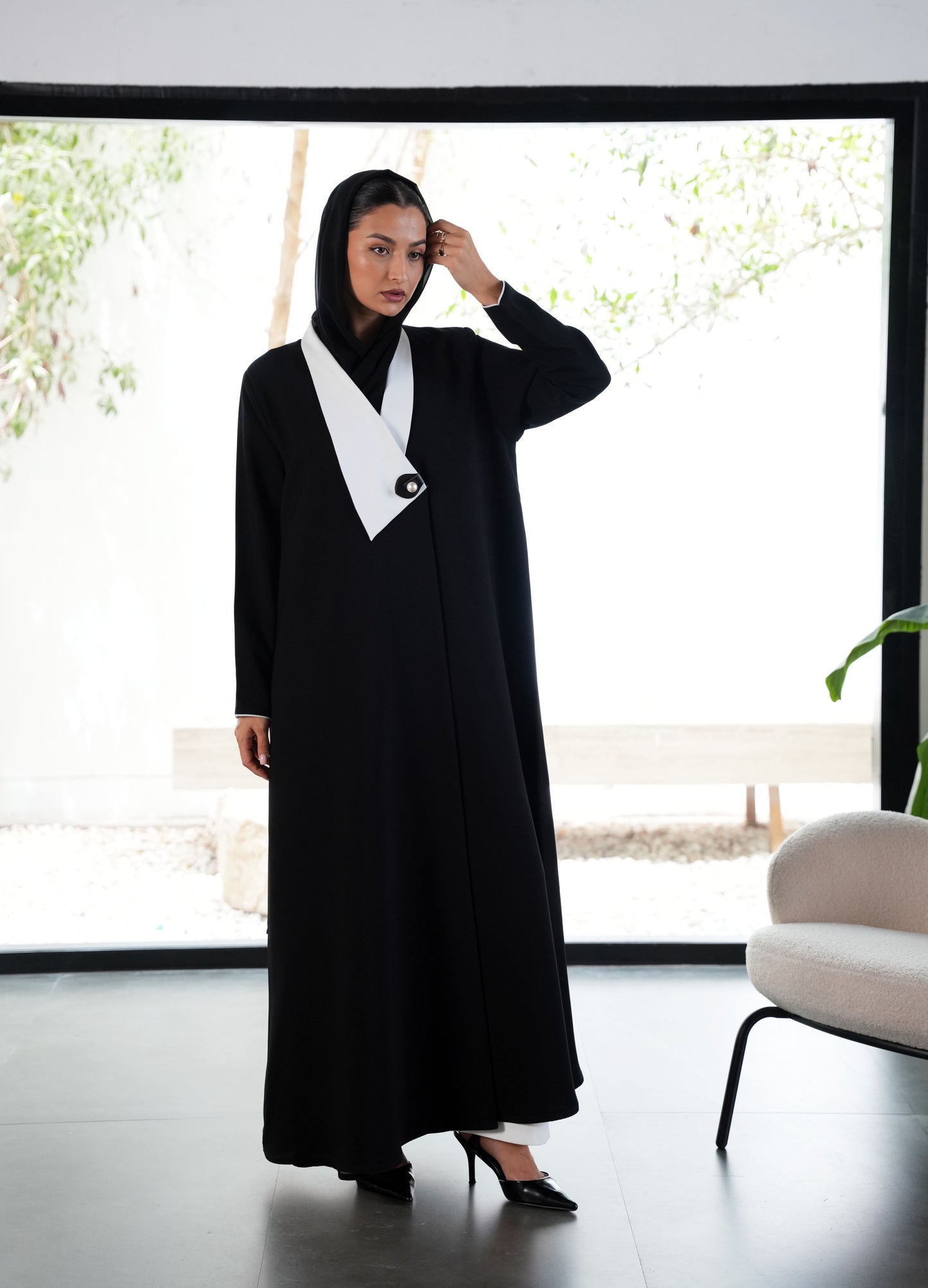Italian Crepe Abaya – Black/white