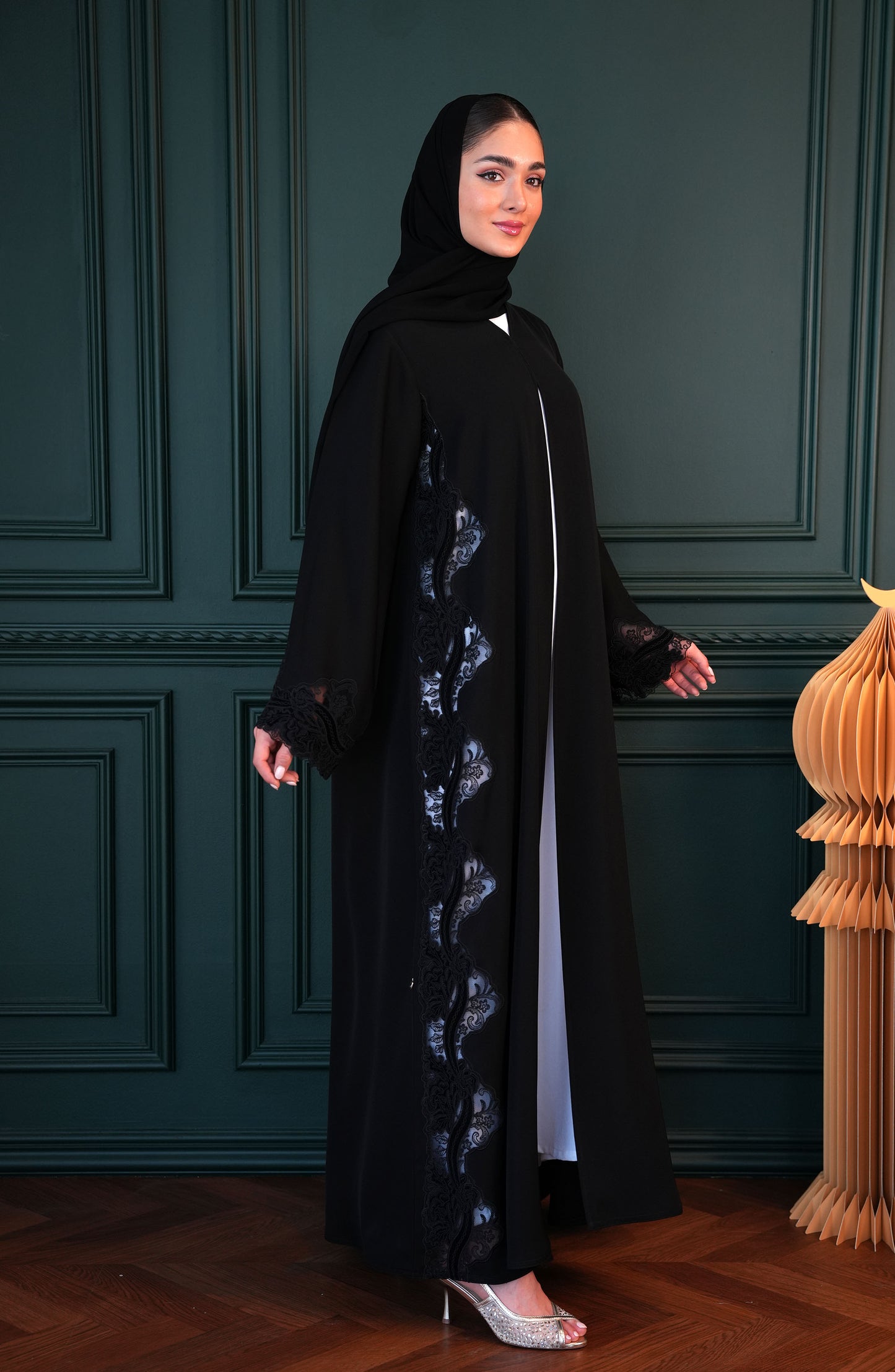 Internet Fabric with High Quality Lace Black Abaya