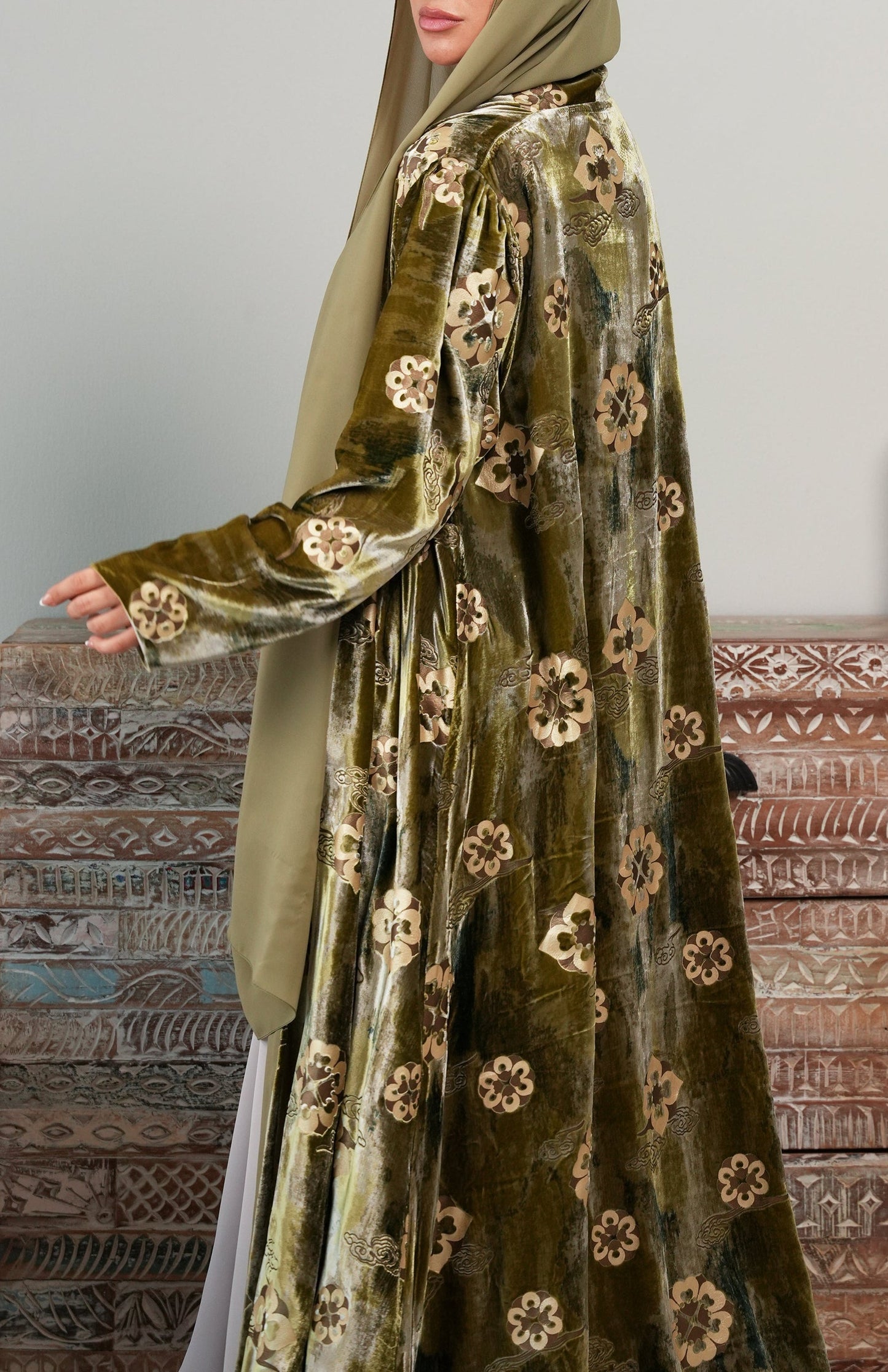 Trukish Embroideres Velvet Abaya - Pistacho