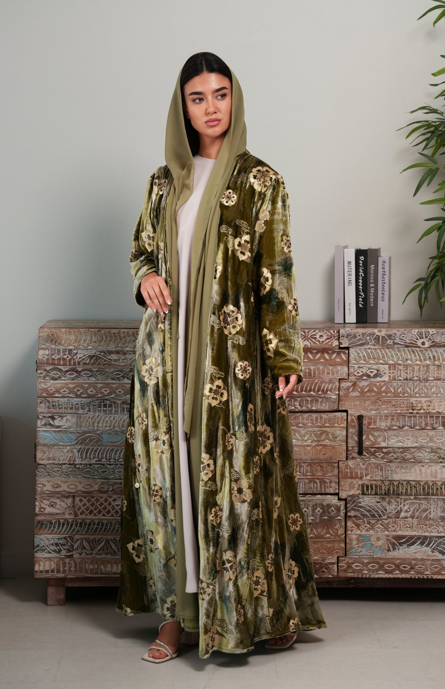 Trukish Embroideres Velvet Abaya - Pistacho