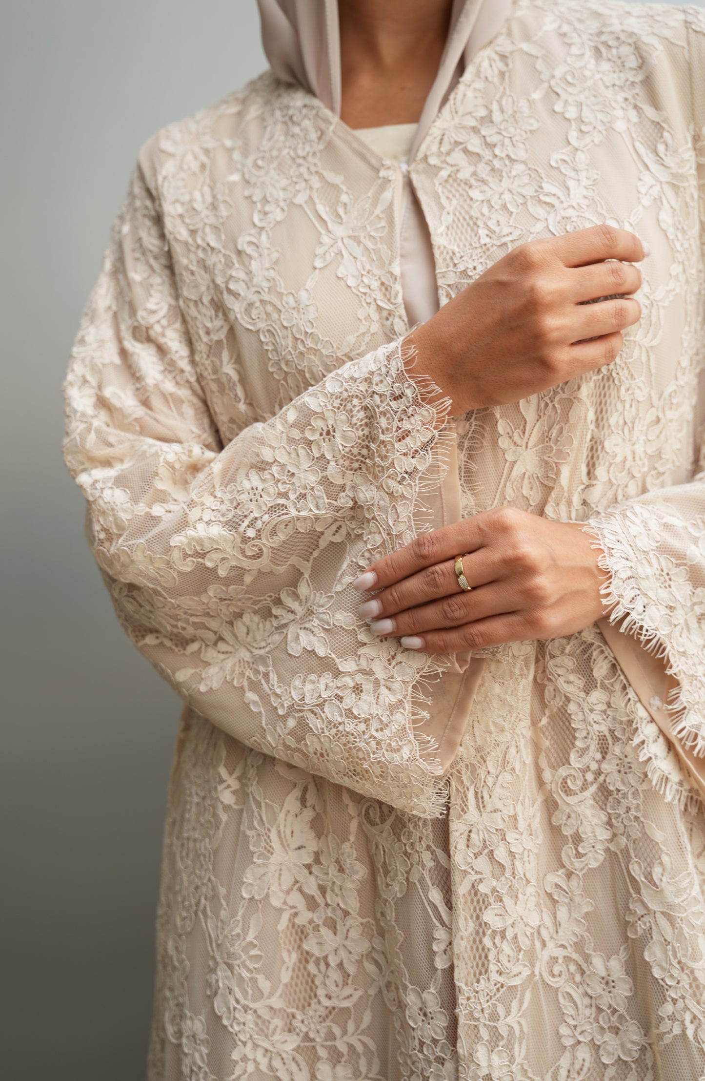 Royal Dantil abaya