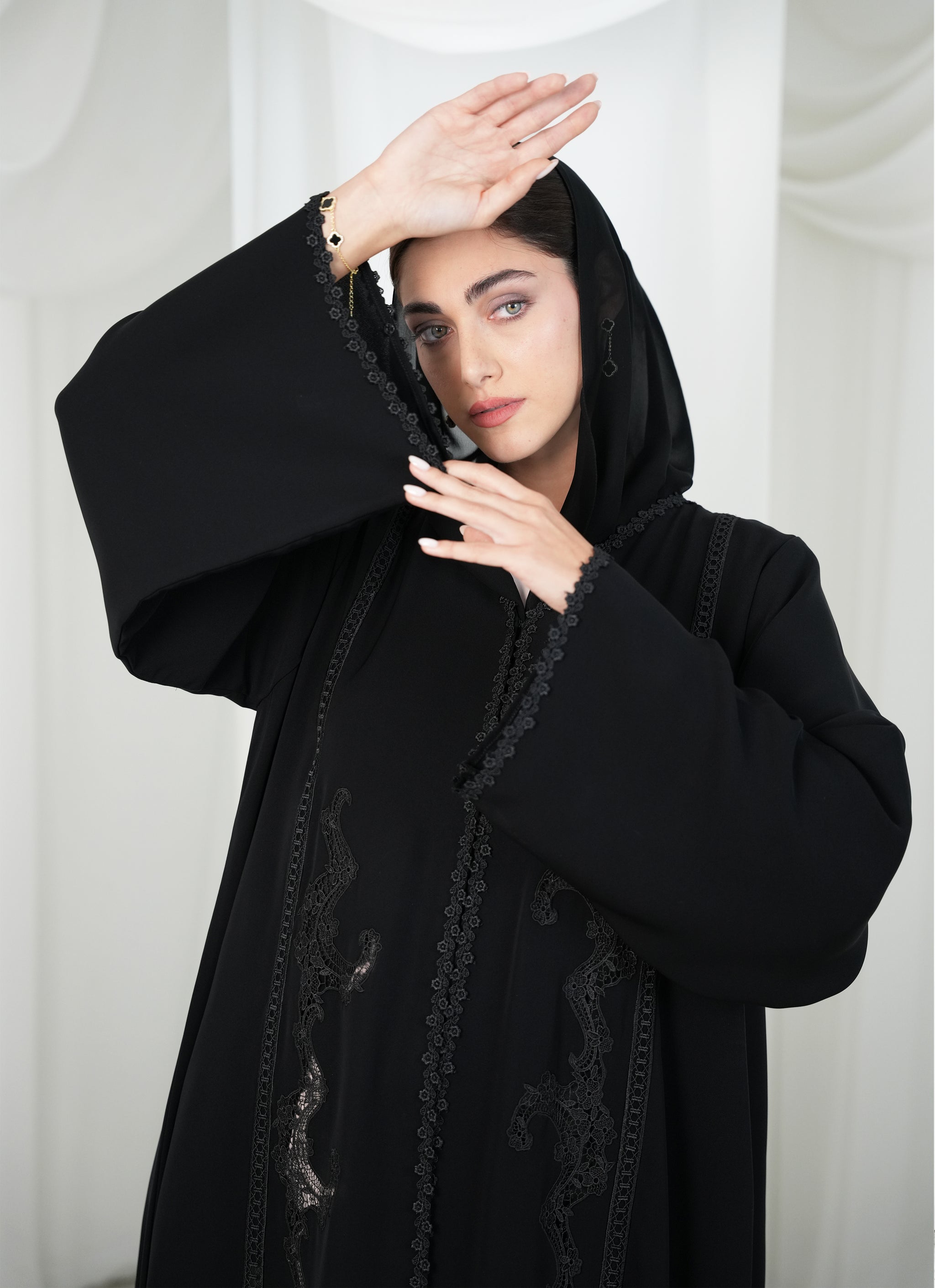 Internet fabric Abaya, Lace style