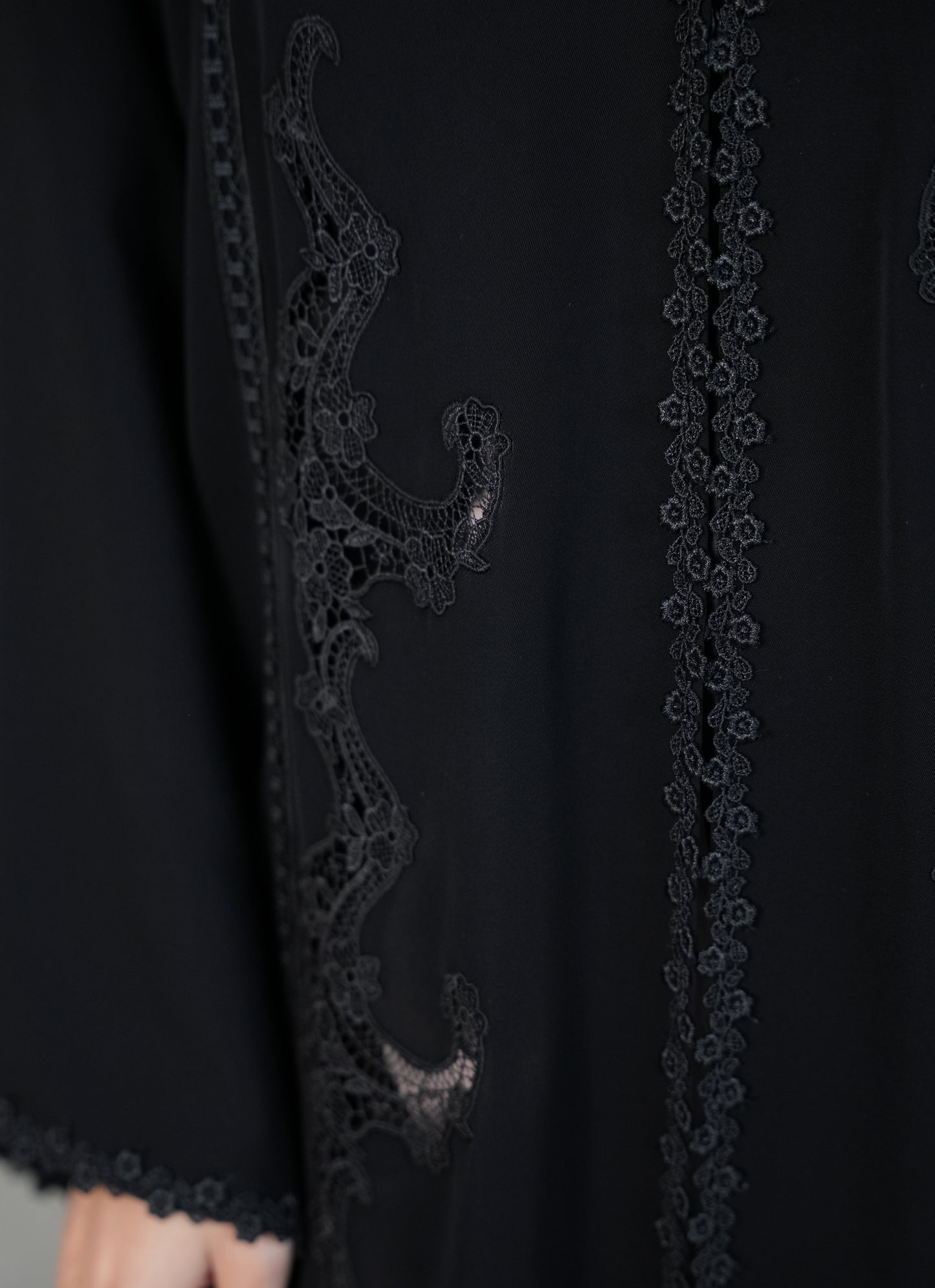 Internet fabric Abaya, Lace style