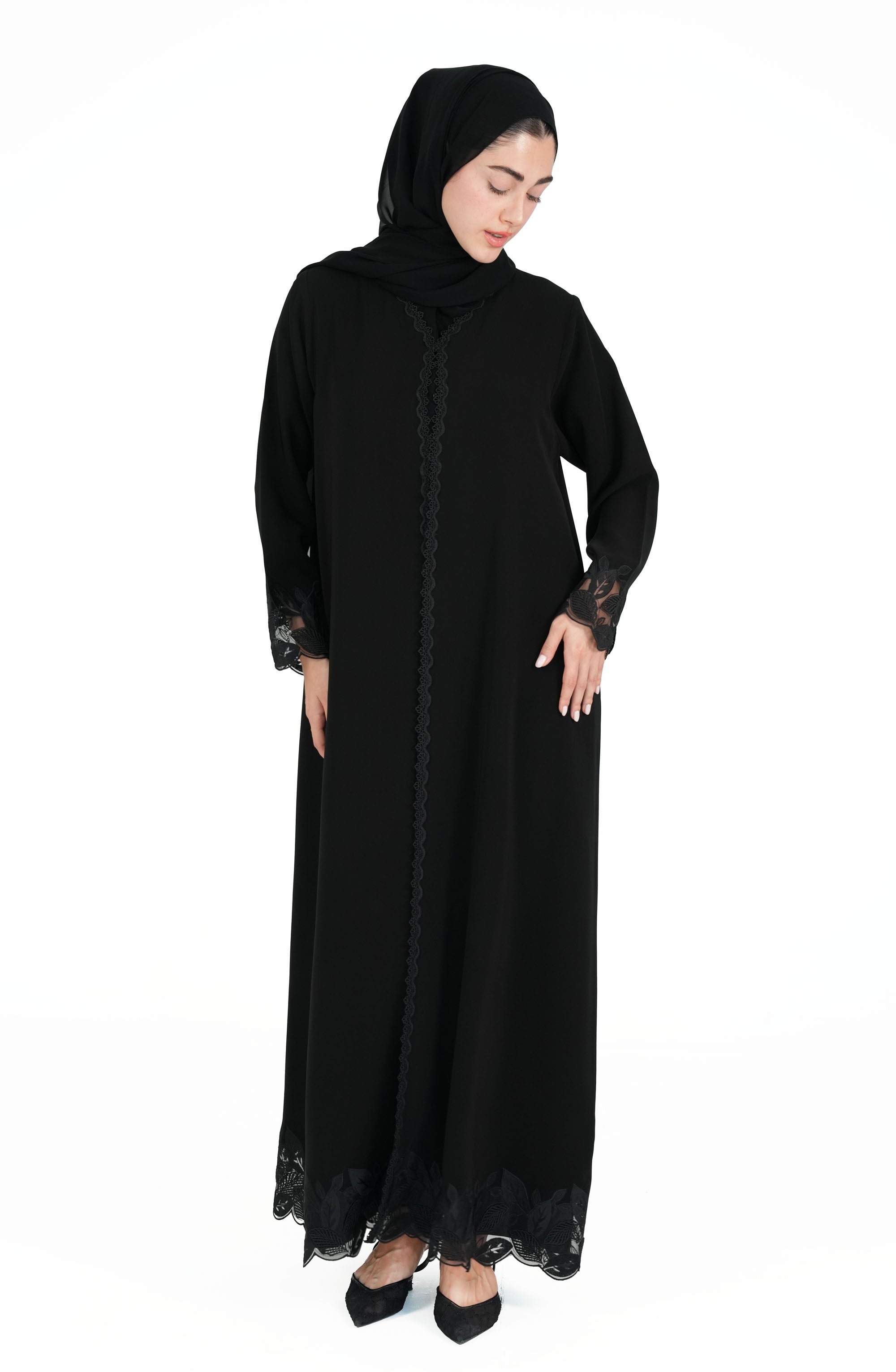 Victoria Kuwaiti Abaya with Dantel
