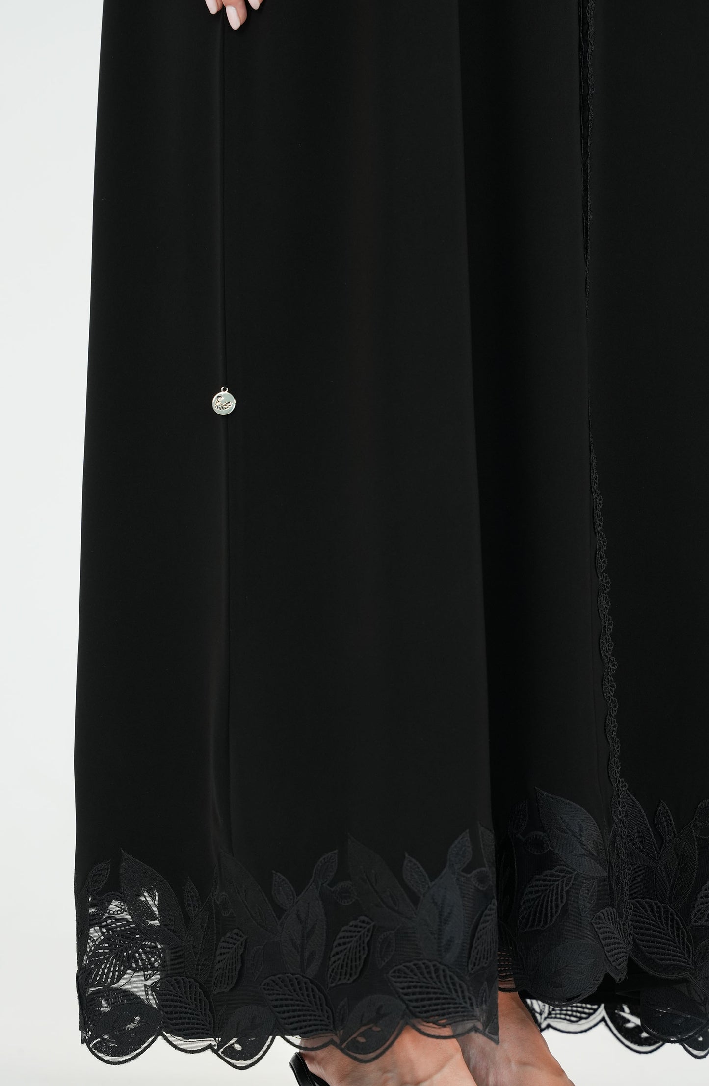 Victoria Kuwaiti Abaya with Dantel