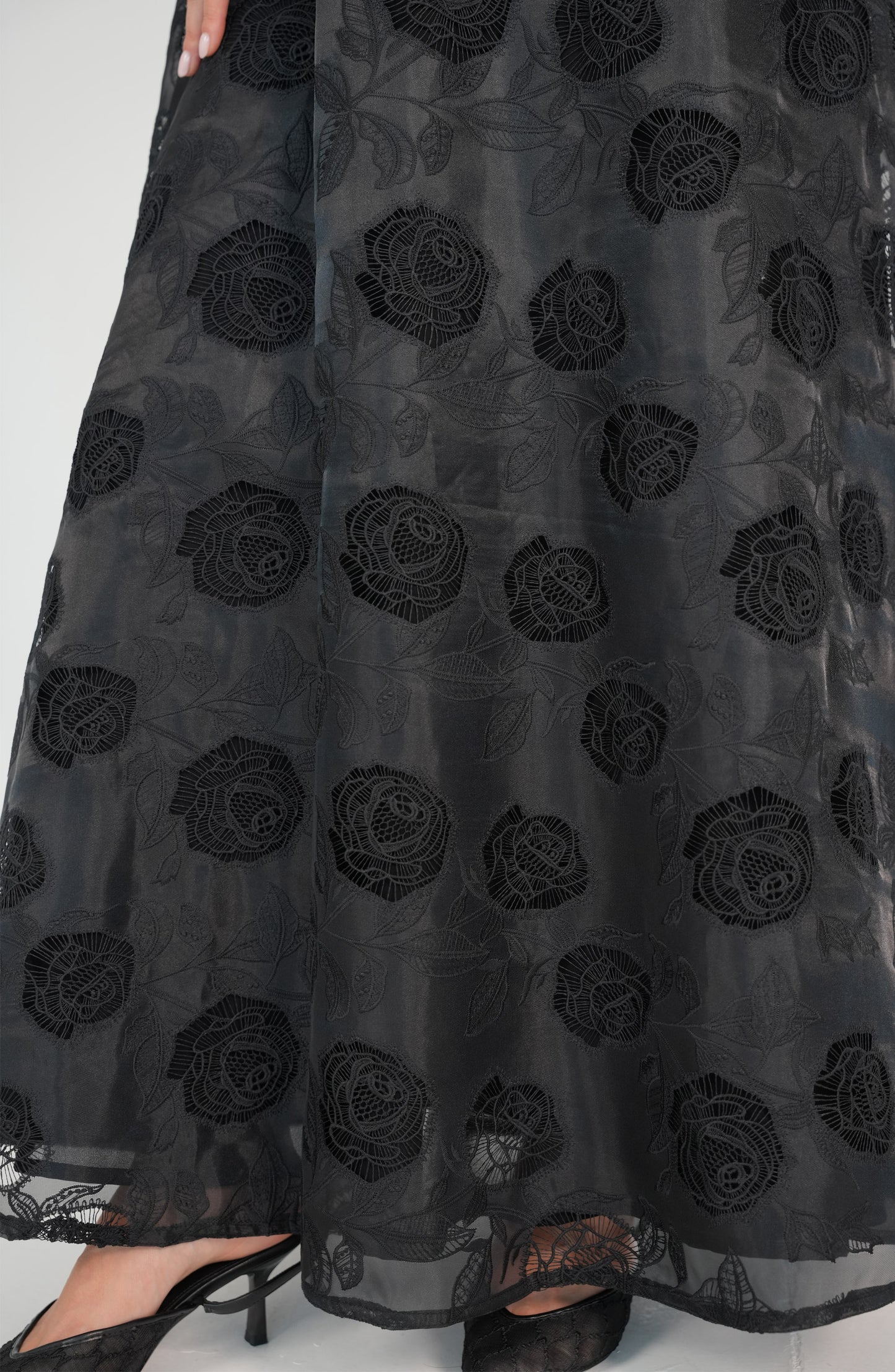 Organza embroidered with roses and Chiffon botana