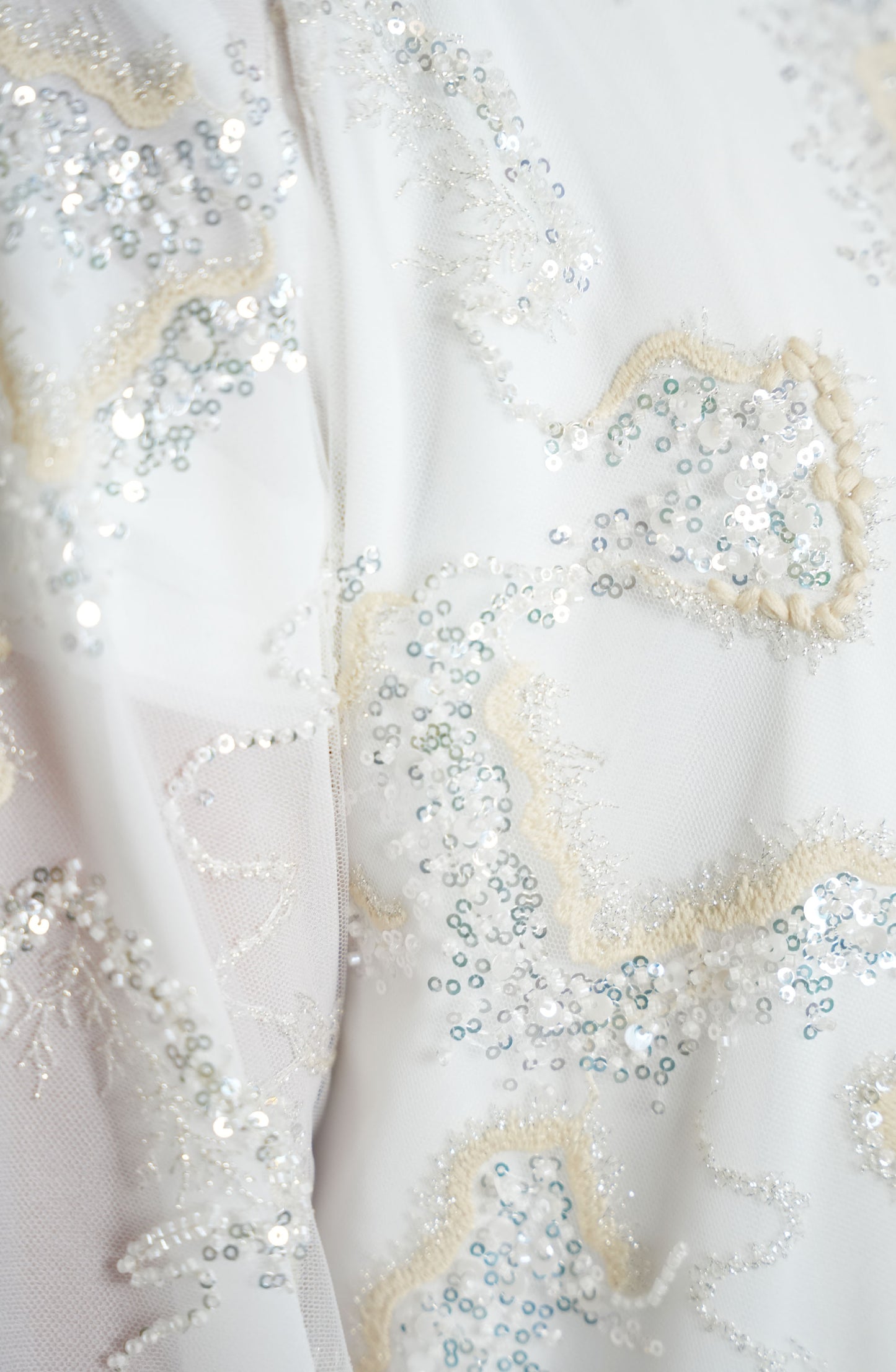 Hand-embroidered Toor with chiffon lining Abaya - White