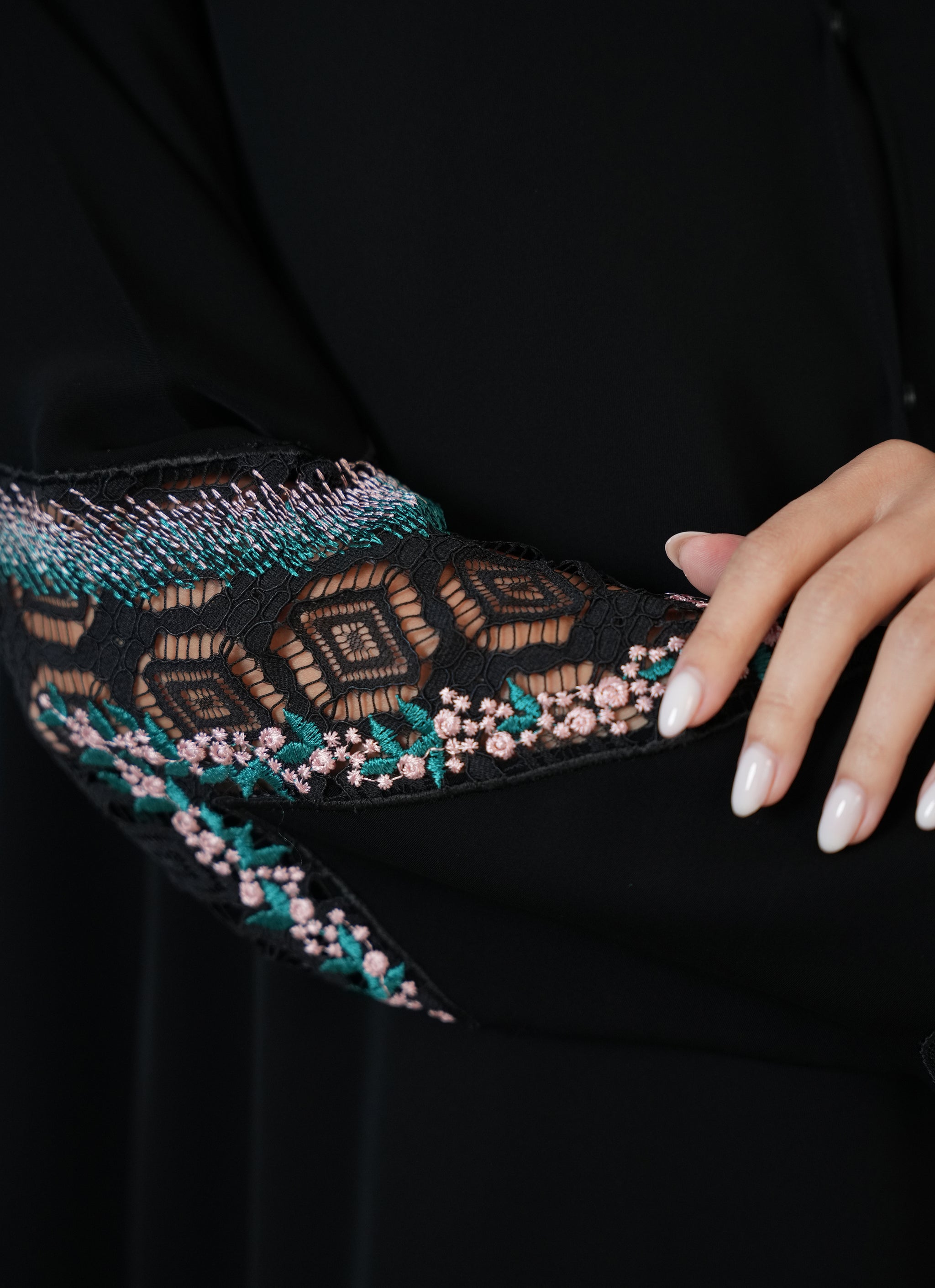 Victoria Kuwait crepe Lace style