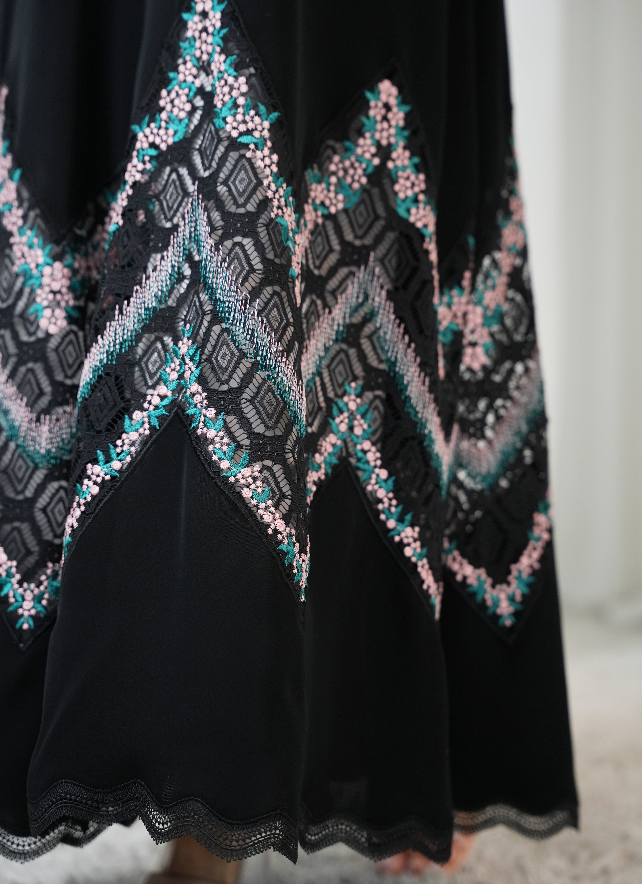 Victoria Kuwait crepe Lace style