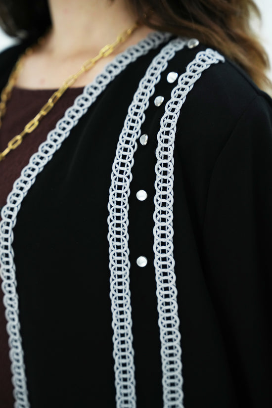 Trailing lace abaya