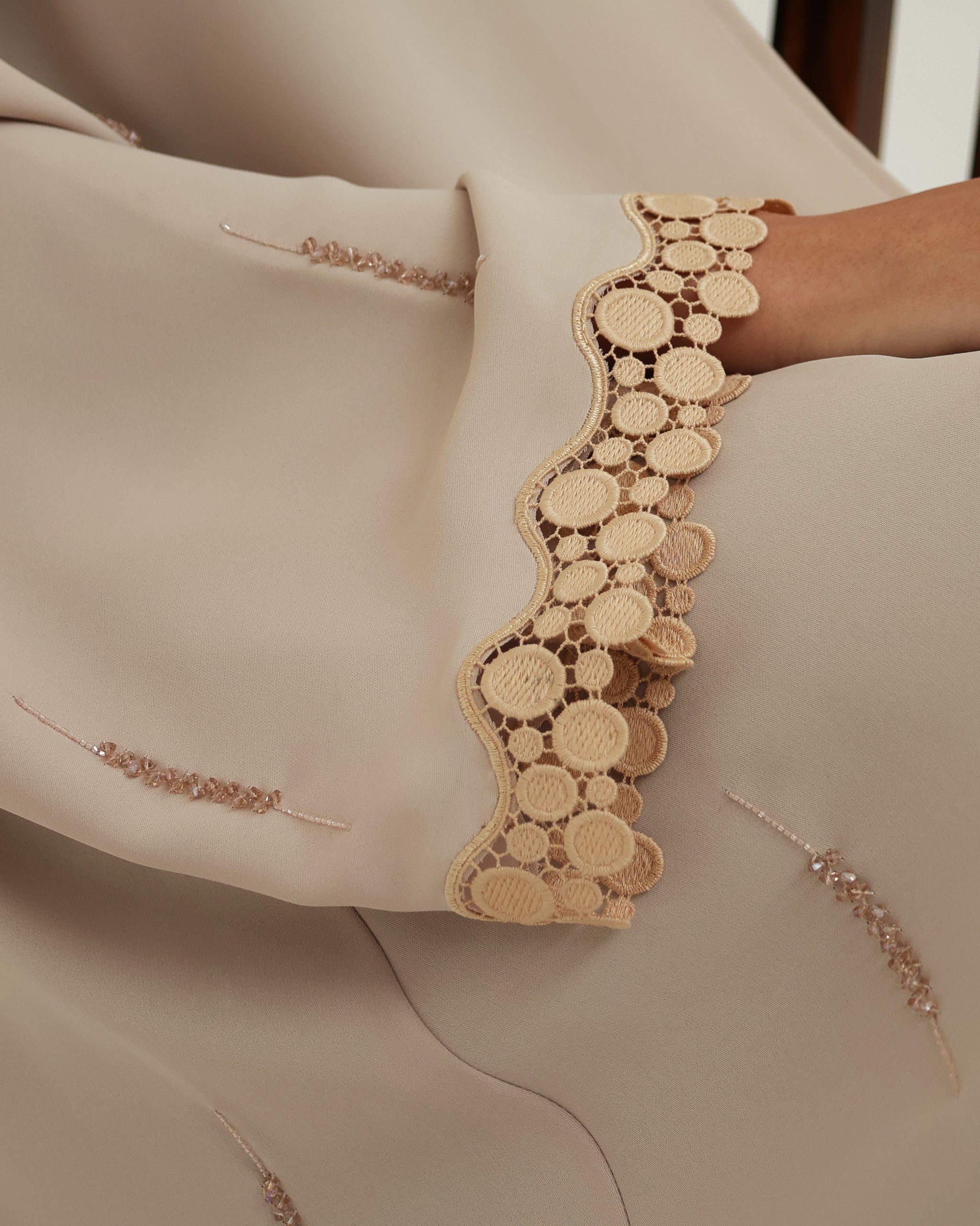 Slots beige Abaya