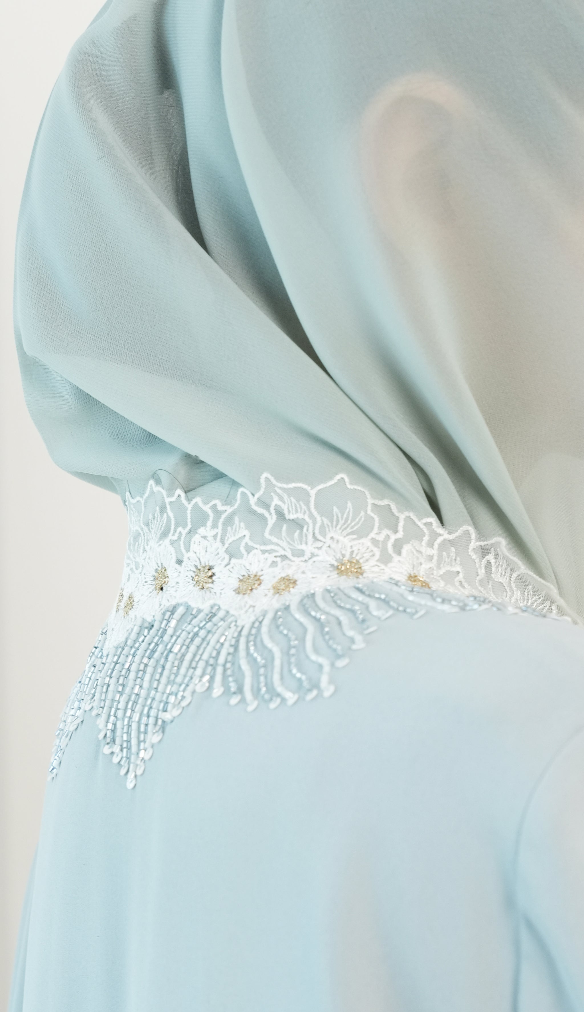 Dantil with handwork beads Abaya