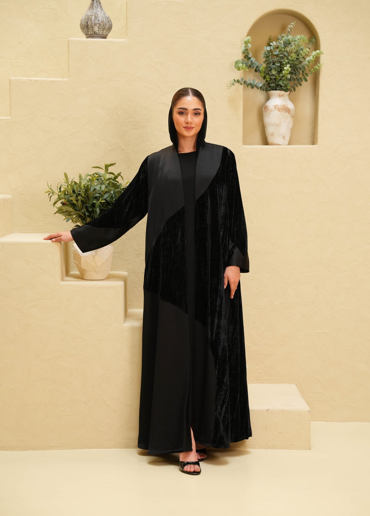 Velvet with Harir Crepe - Black – SAMHA ABAYA